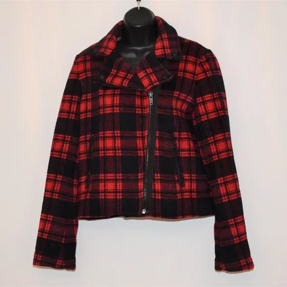 Gap Classic Buffalo Plaid Red and Black Plaid Cropped Jacket! Perfect for  Fall!